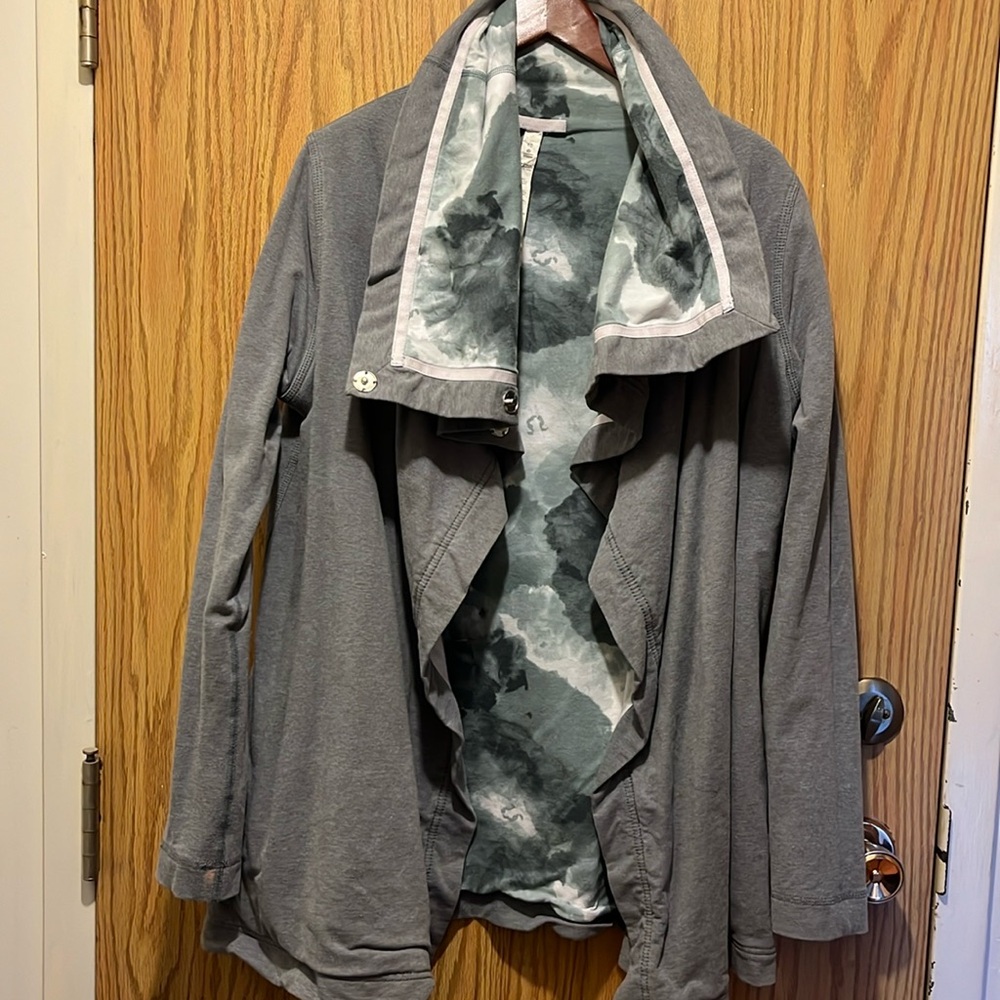 Lululemon Savasana wrap sweater size 10